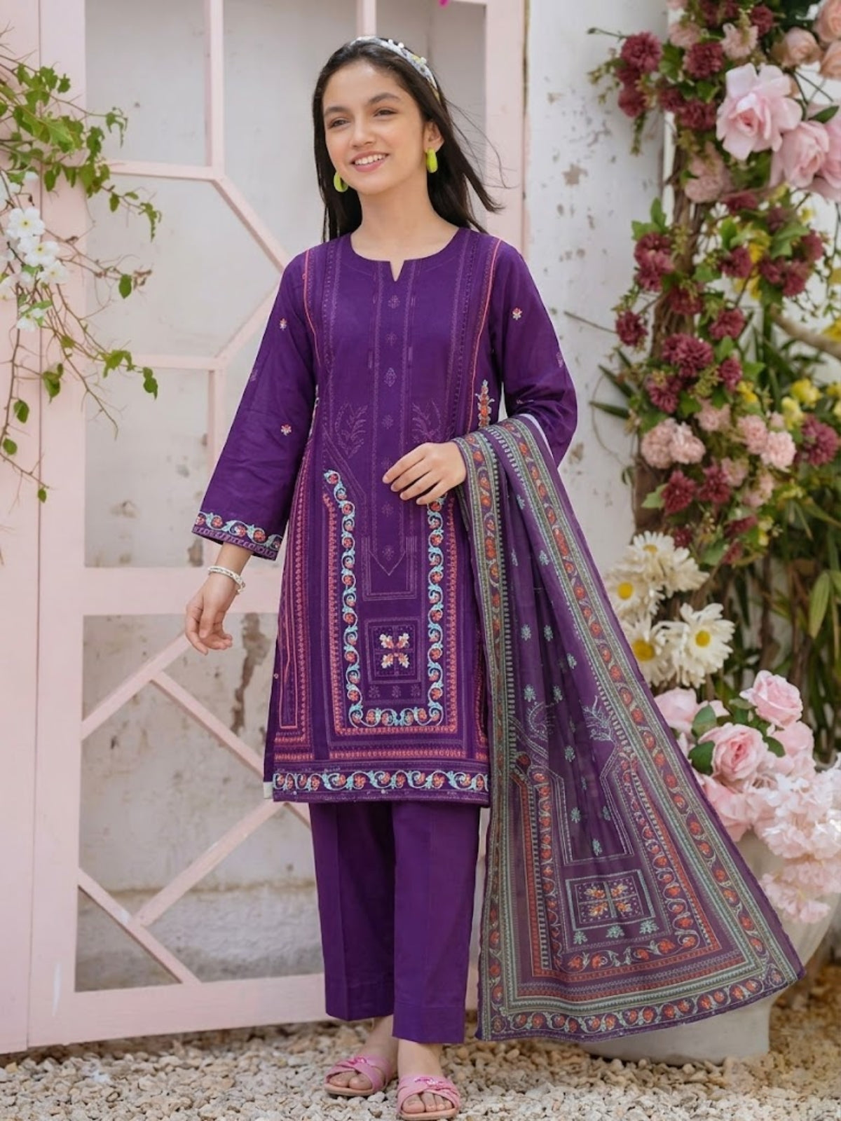 Luxury Eid Stitched 3-Piece Suit With Organza Dupatta (Stitched)
